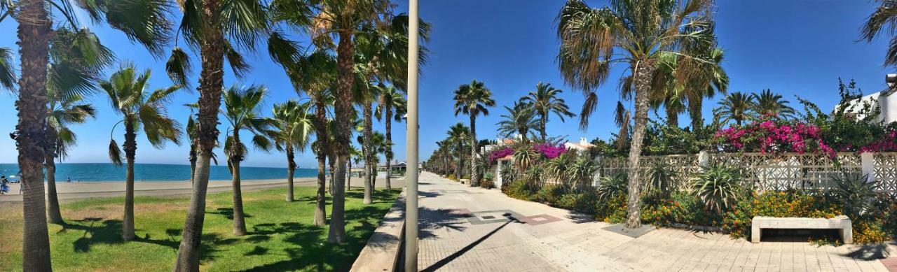Beachfront Oasis In Costa Del Sol. Caleta De Velez Luaran gambar